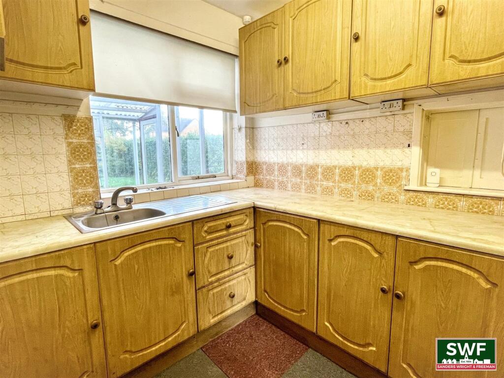 Kitchen2.jpg
