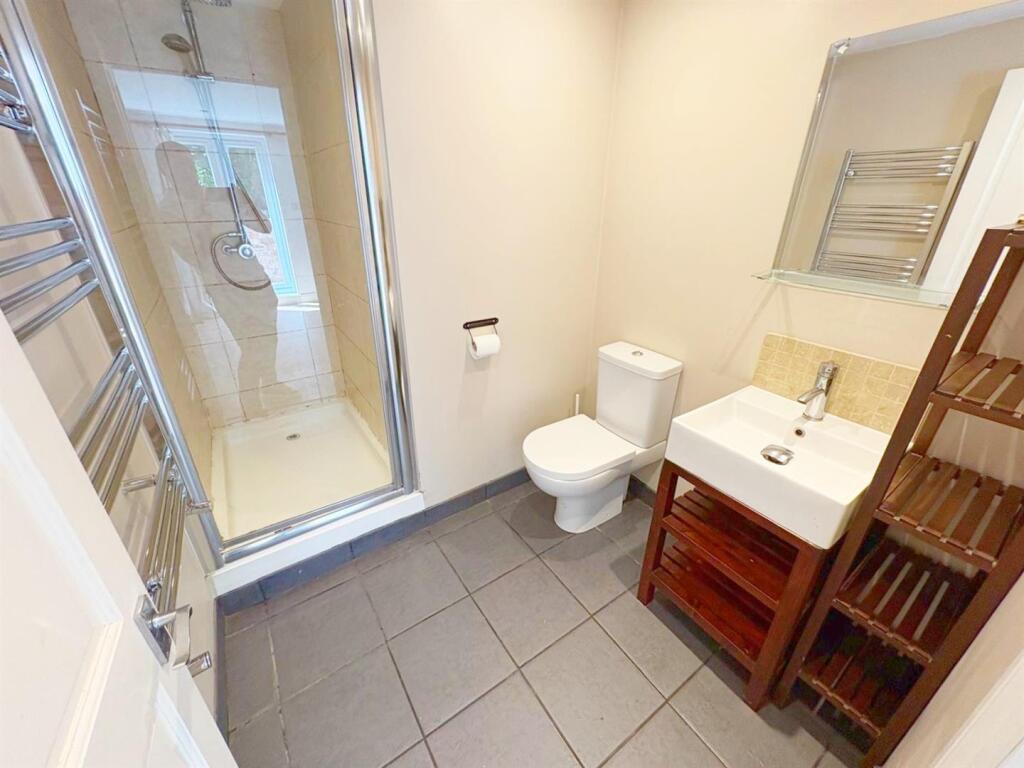 Ensuite to garden room.jpg