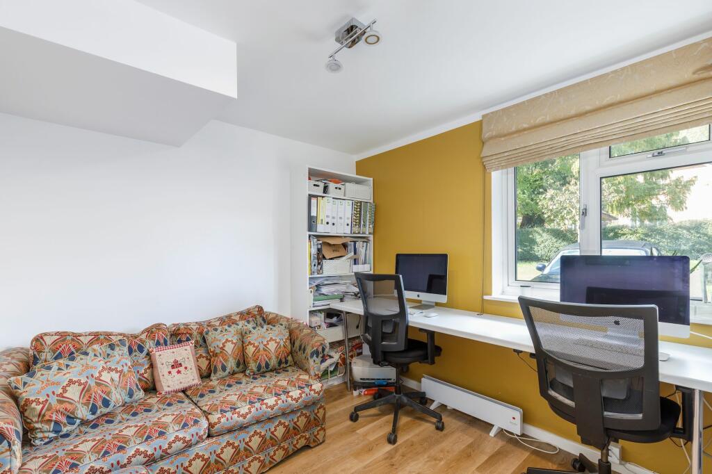 Study/5th bedroom