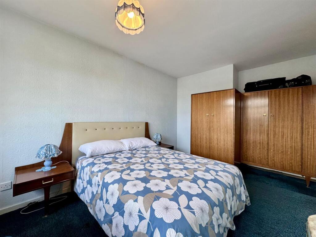 Bedroom 1 (2).jpg