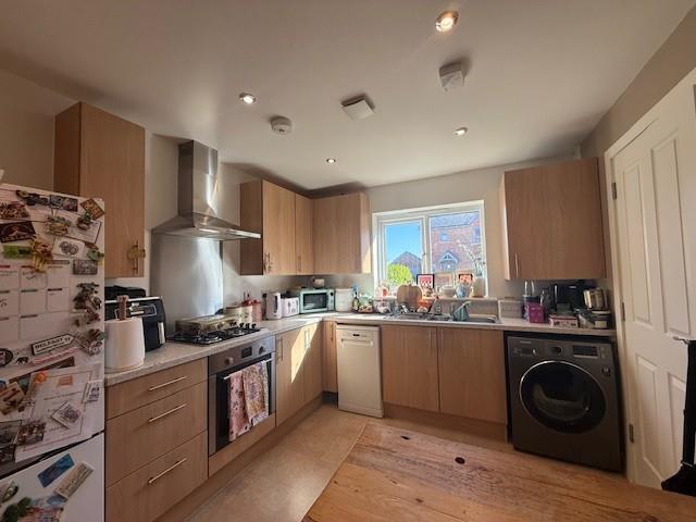 Kitchen 2.jpg