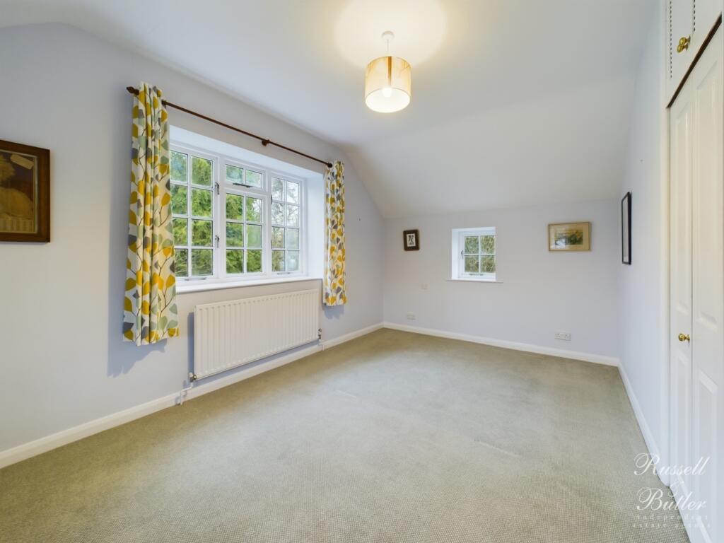 CAM02127G0-PR0228-STILL018