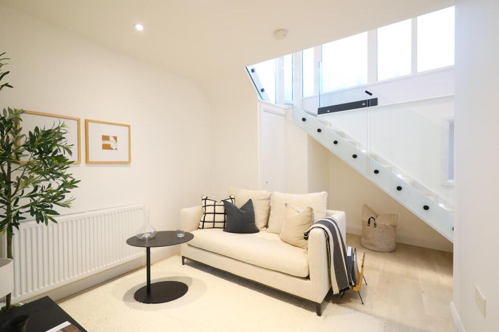 Show Flat - Mitcham Rd Sw17 (6).jpg