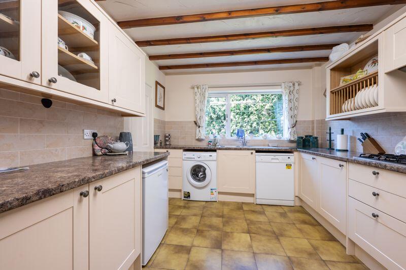 FITTED BREAKFAST KITCHEN (REAR)