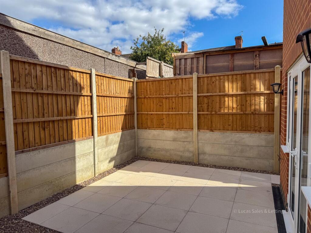 28 Spencer St Kettering-13.jpg