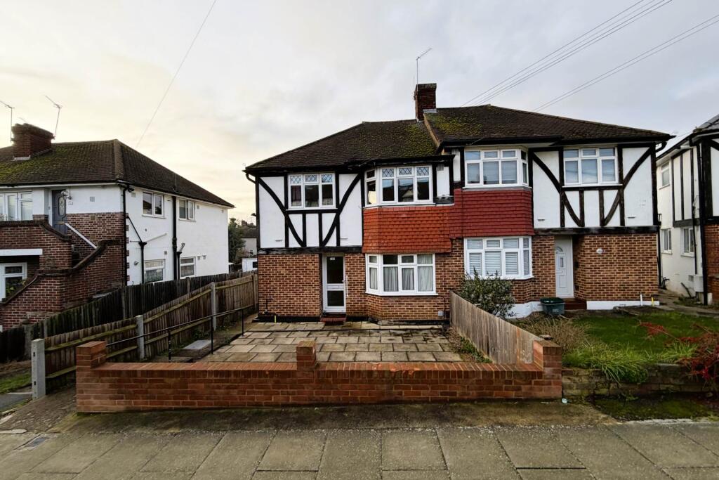 Lynmouth Avenue, Morden