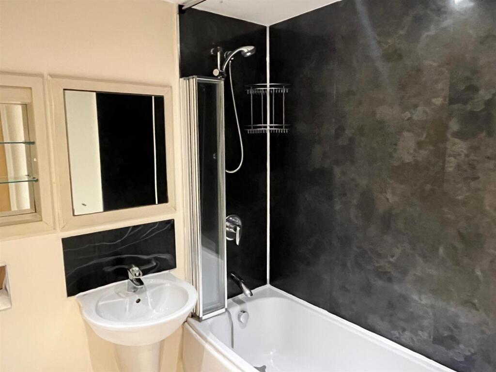 5 MH BATHROOM.jpg