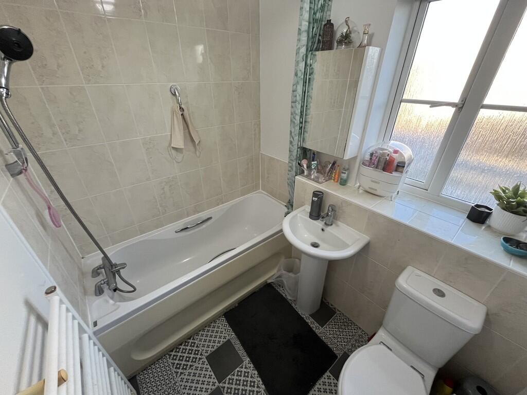 Family bathroom 2