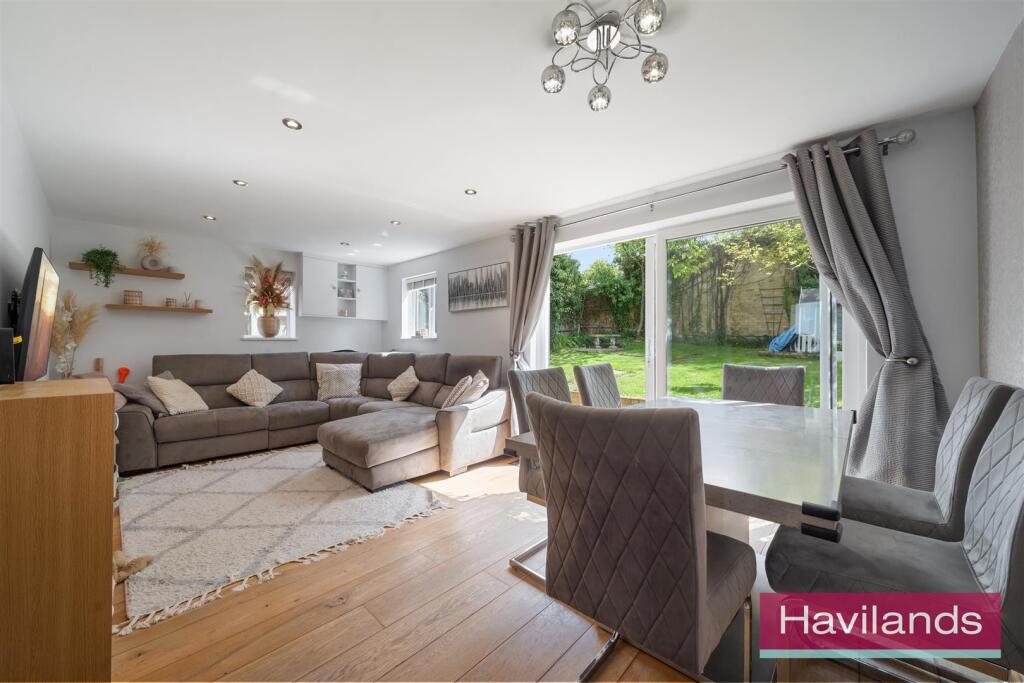 Lindal Cresent-15.jpg