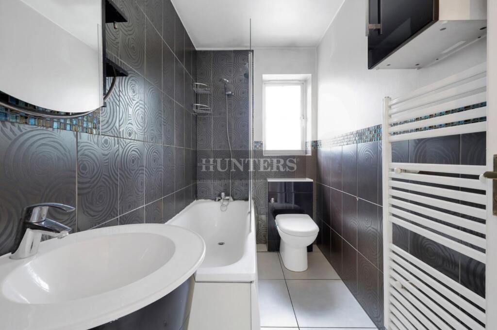 Bathroom        .JPG