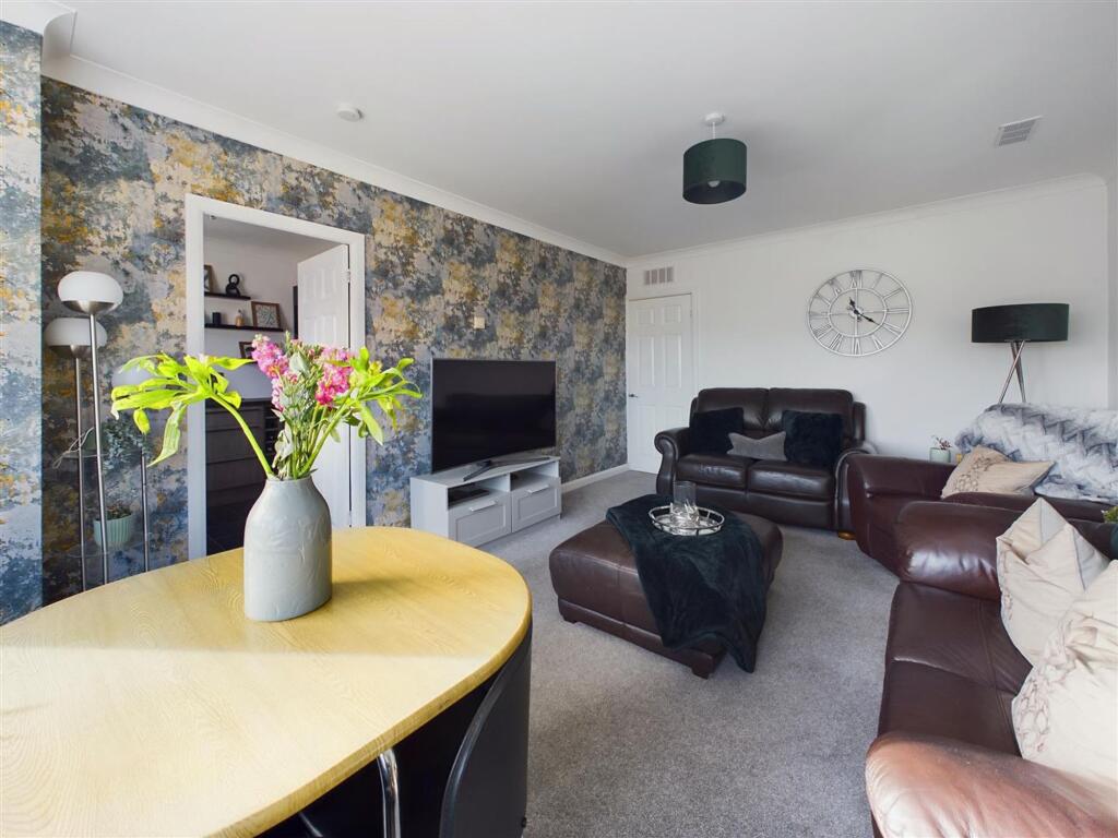 Lounge-Dining Room