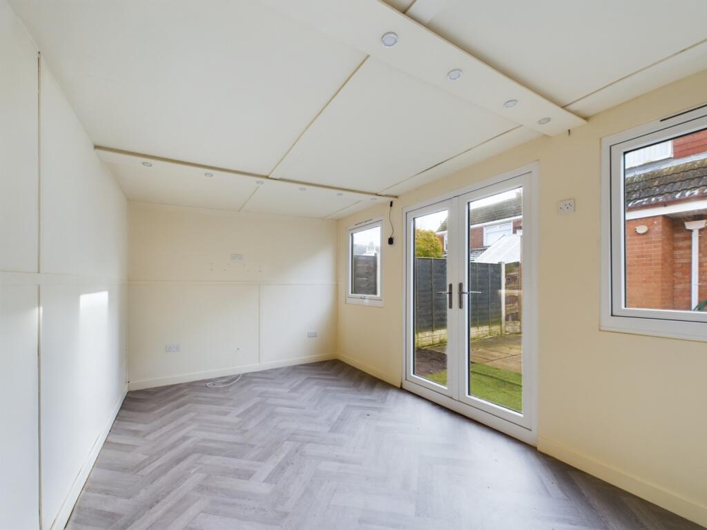 CAM02386G0-PR0098-STILL039