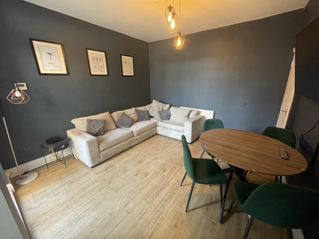 104 Portland Street - Living Area (2).jpeg