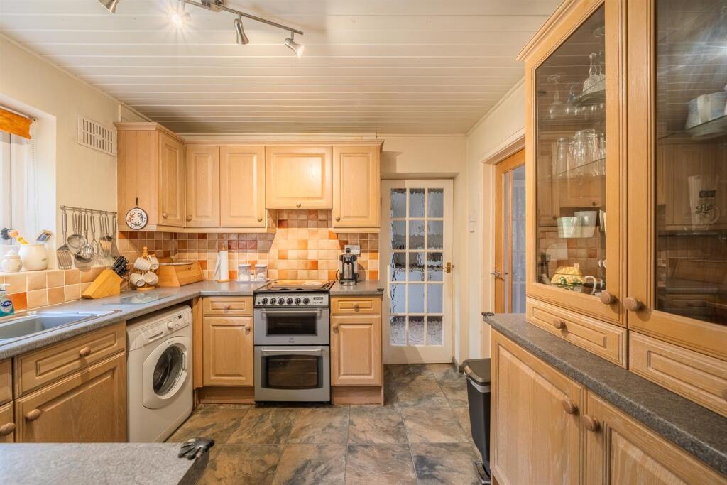 2 Tynewydd North Close-14.jpg