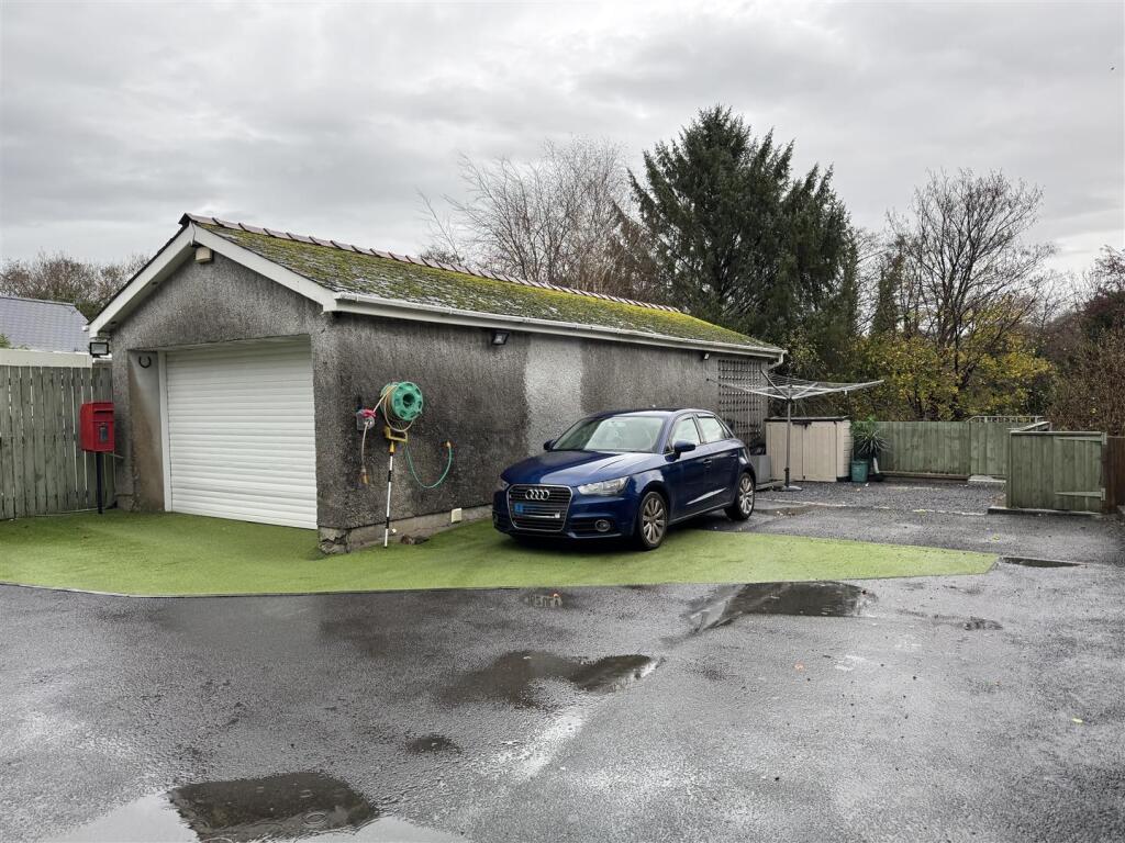 Detached Garage
