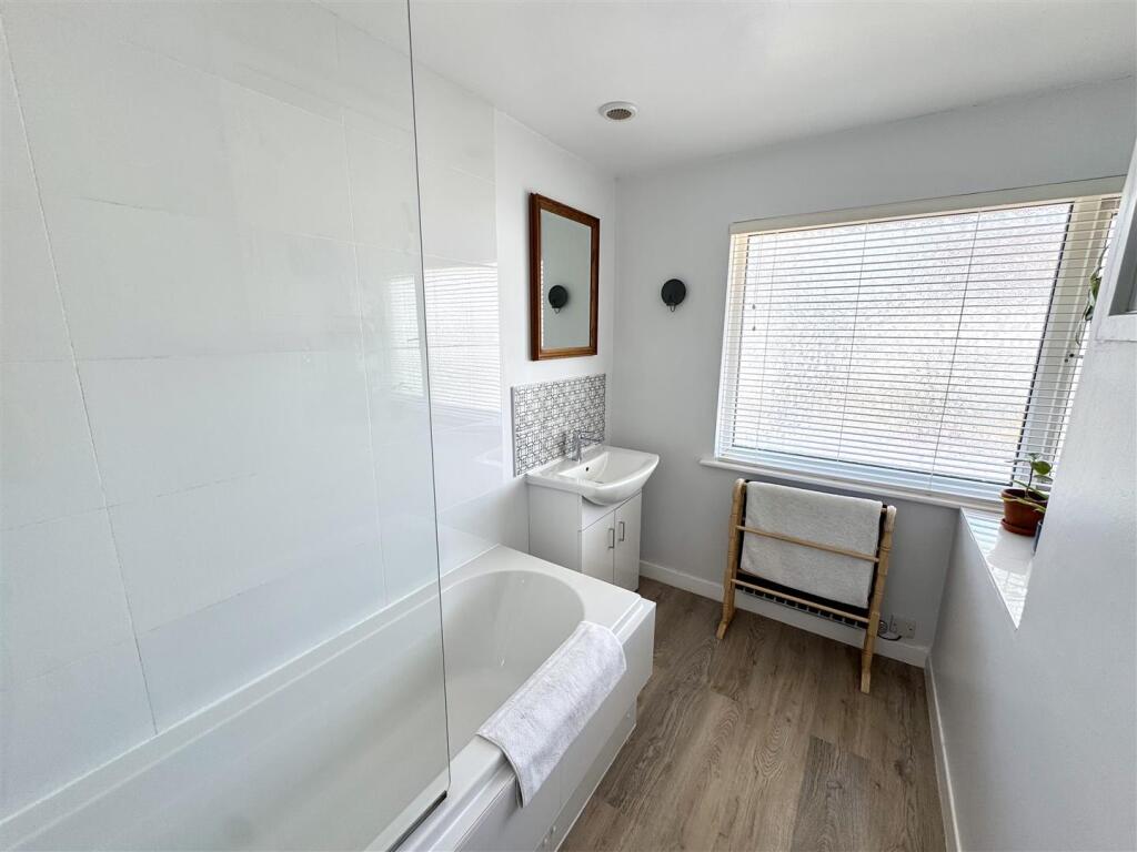 FAMILY BATHROOM