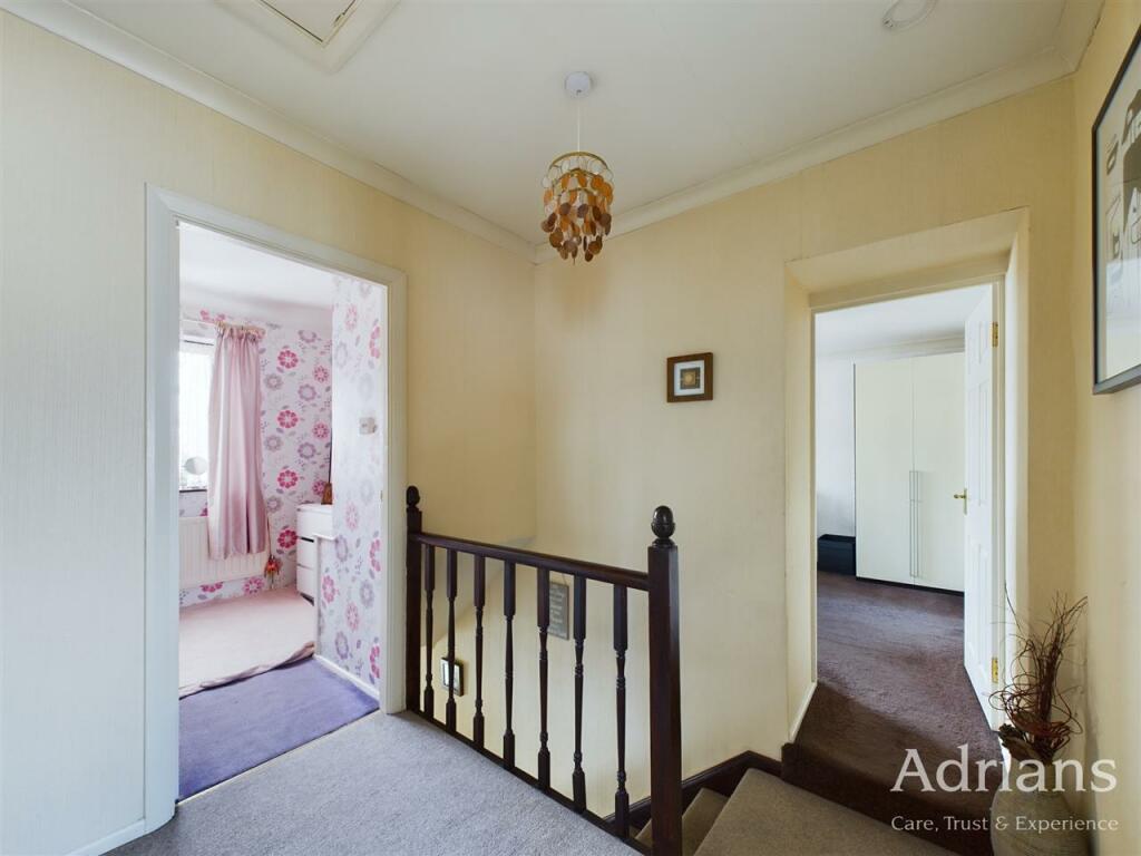 FIRST FLOOR LANDING