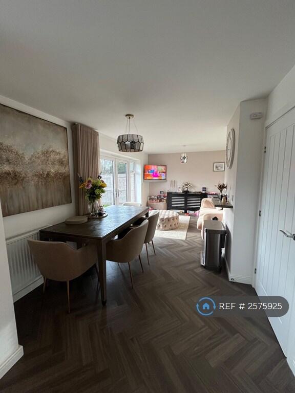 Open Plane Living/Dining 
