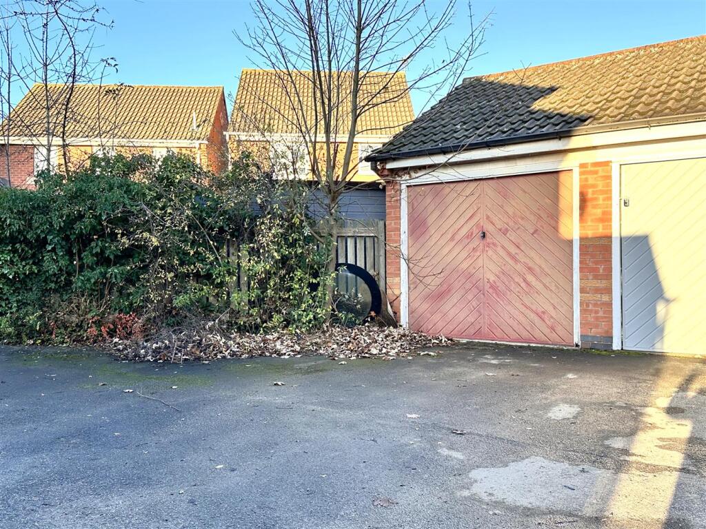 Garage &amp; Parking 138