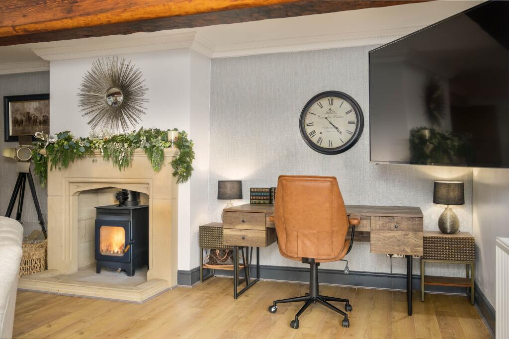 Sitting/dining room