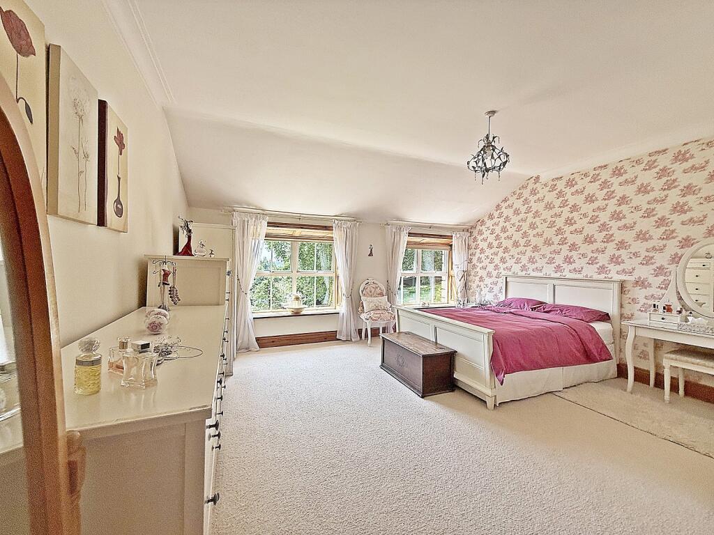 Master Suite with En-suite.