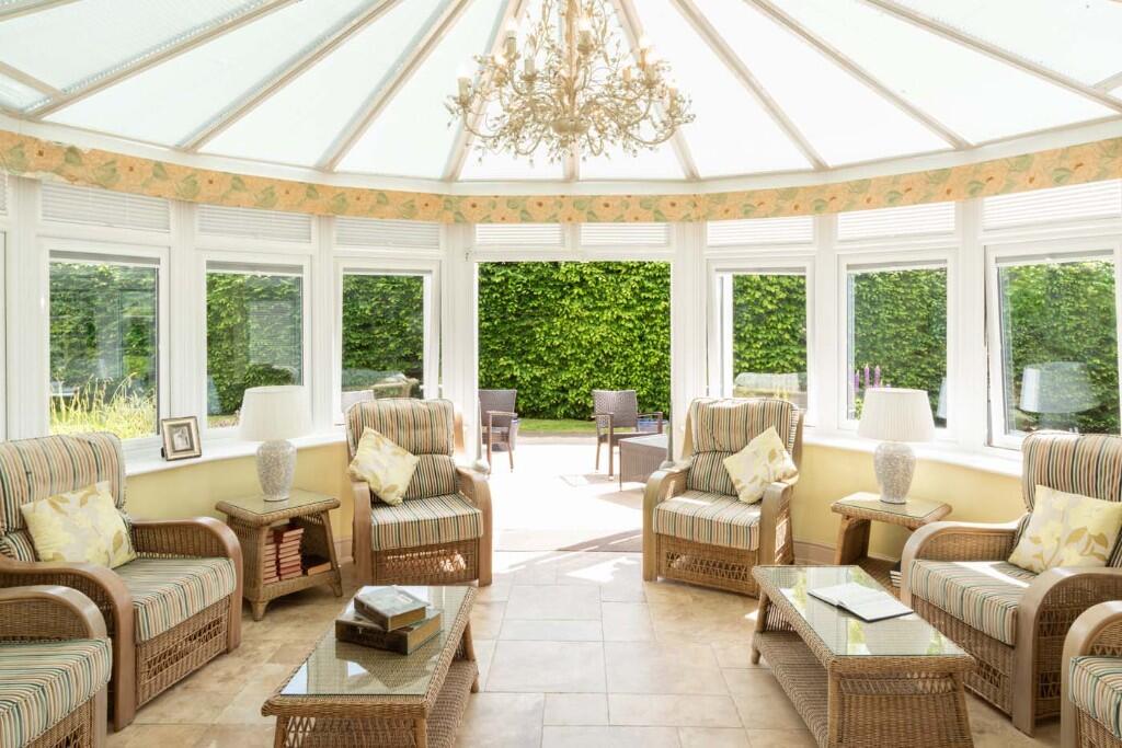 Eastbank Court/Lodge