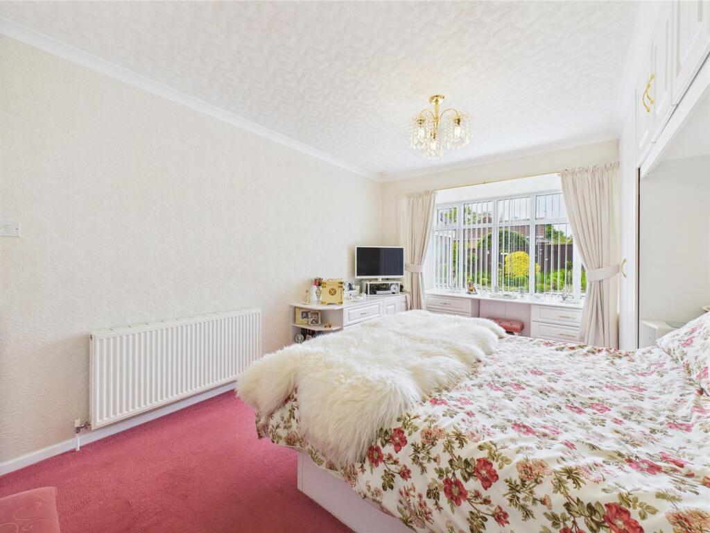 Bedroom: