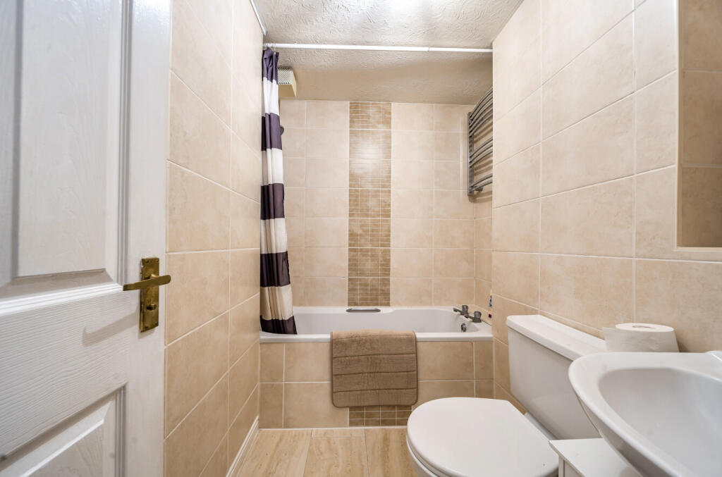 1346136-12-68b1ca...