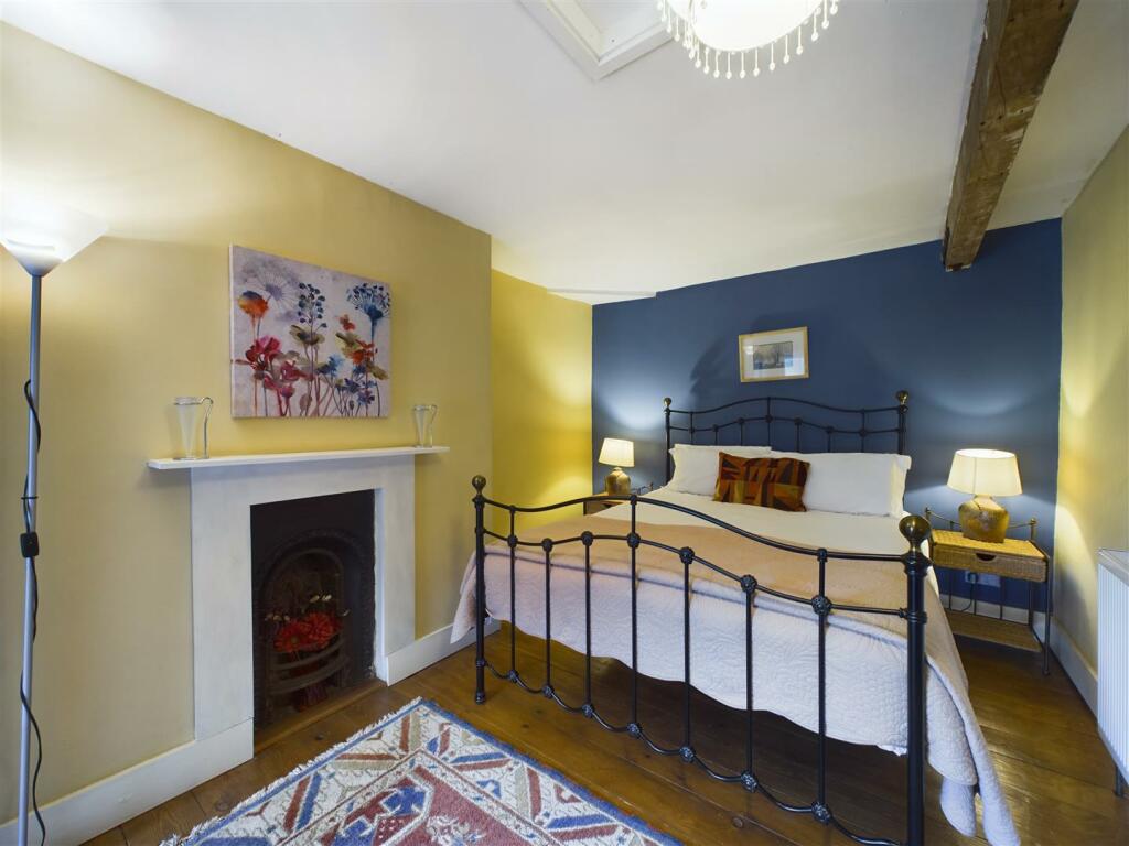 BEDROOM 4
