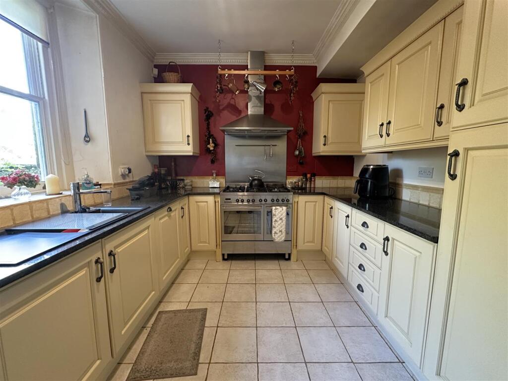 Fitted Kitchen