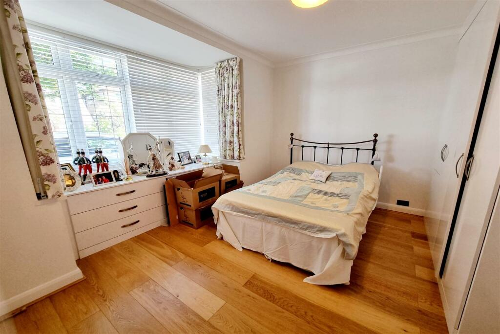 BEDROOM 2: