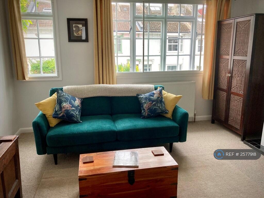 Lounge 1