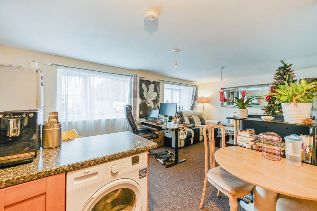 Lounge/Kitchen