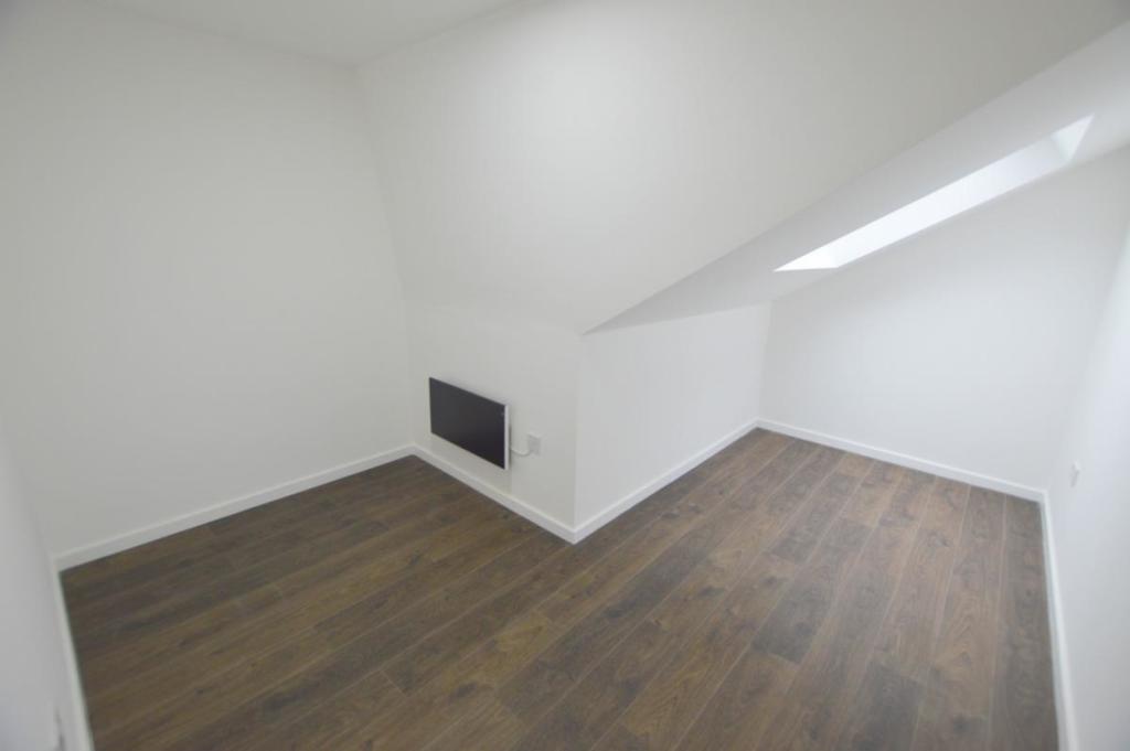 10 Shibdon House Bedroom 2.jpg