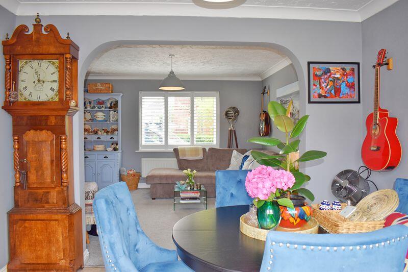 Dining/Lounge