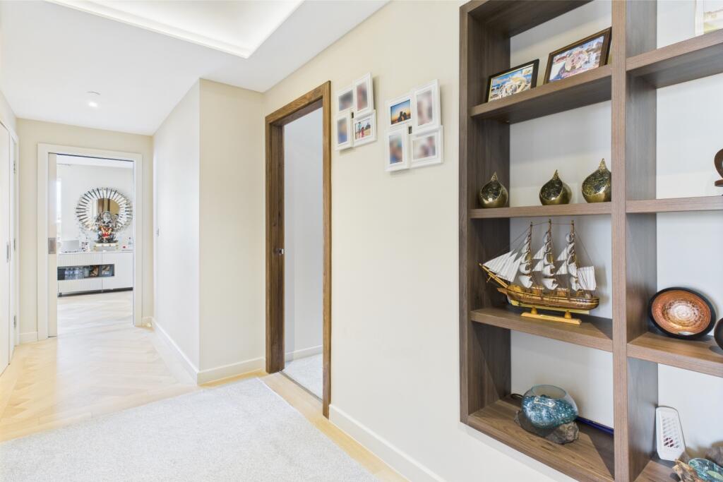 CAM03162G0-PR0257-STILL010