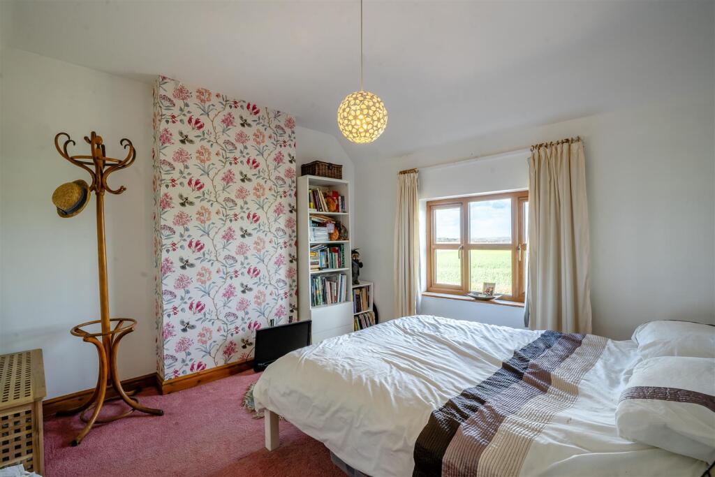 8640784-interior25.jpg