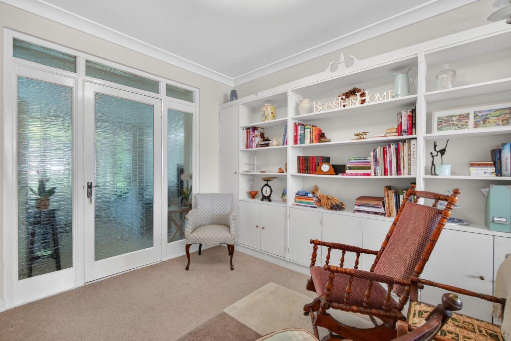 Lounge &amp; Dining room