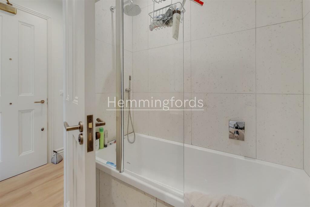 5_Bathroom-1.jpg