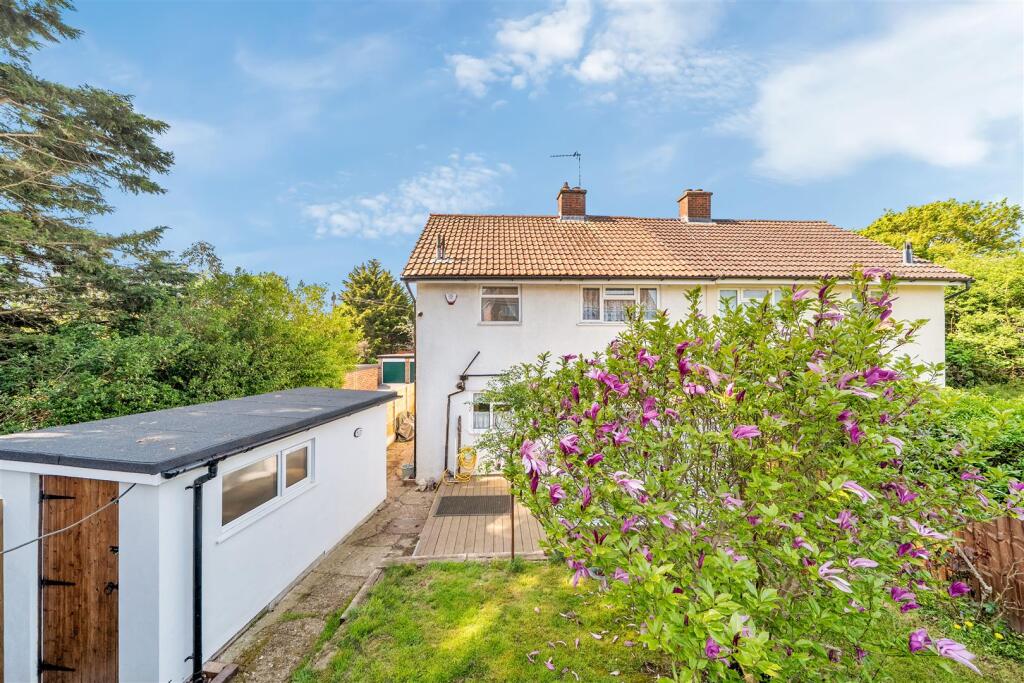 6 lov rear view3.jpg