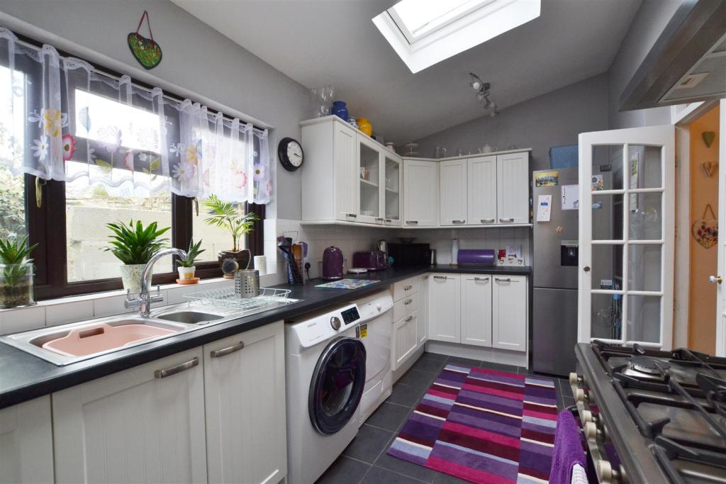 kitchen (2).jpg