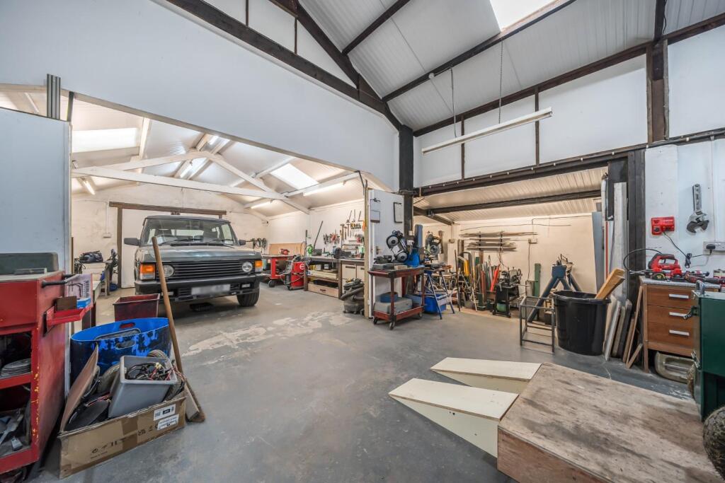 Garage - Workshop 4.jpg