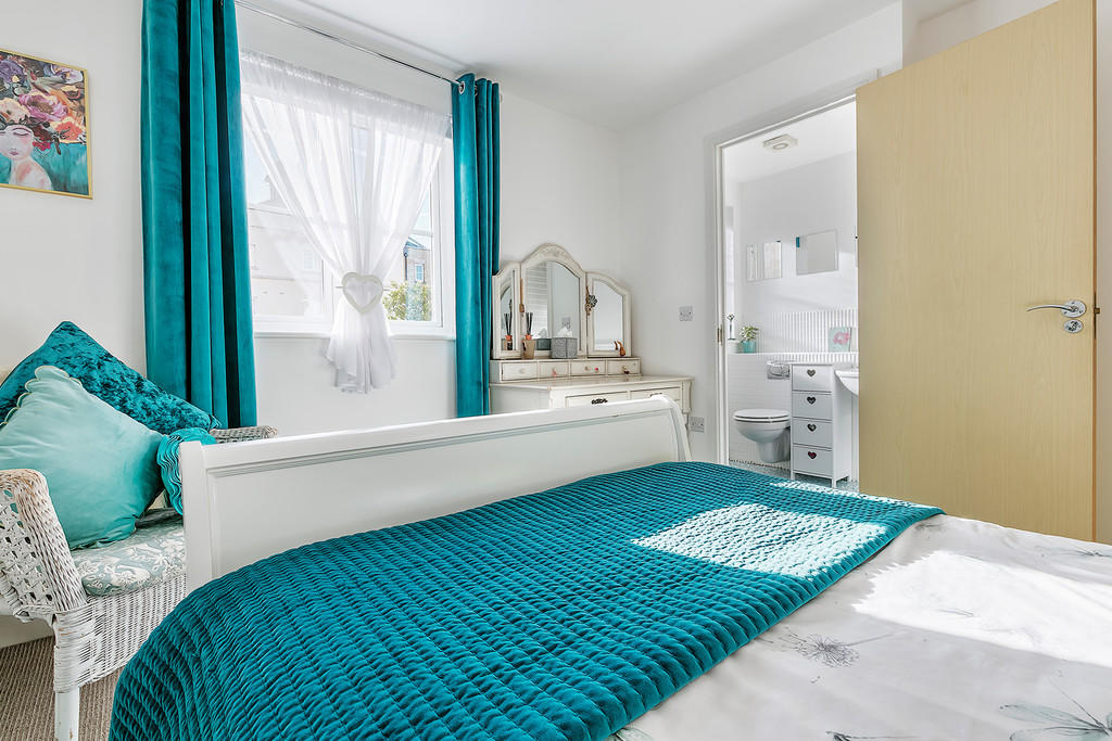 Master to ensuite