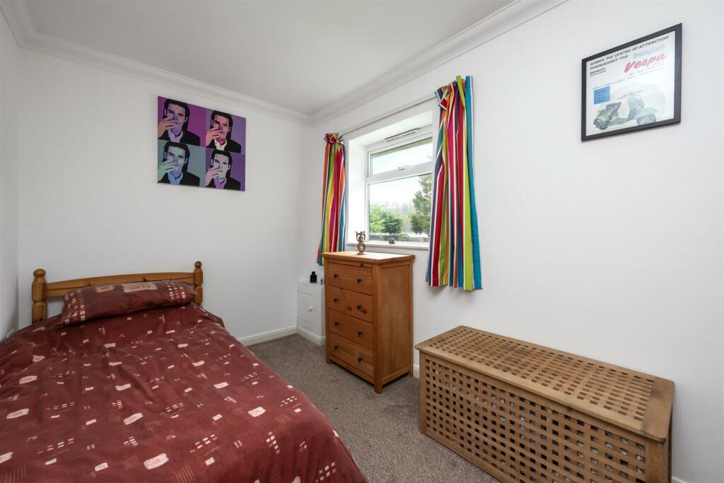 Lynchets Crescent BEDROOM.jpeg