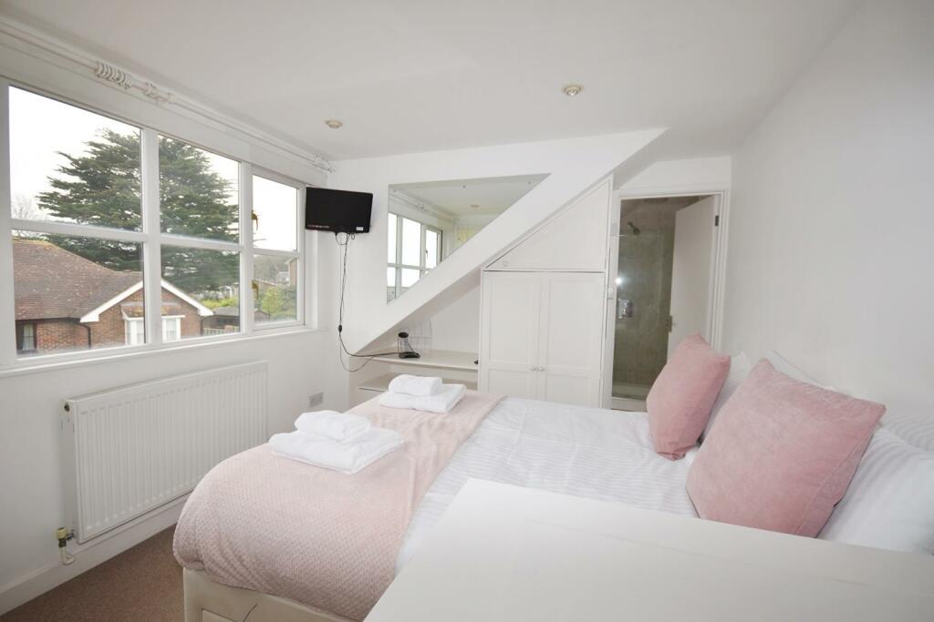 Bedroom 1.JPG