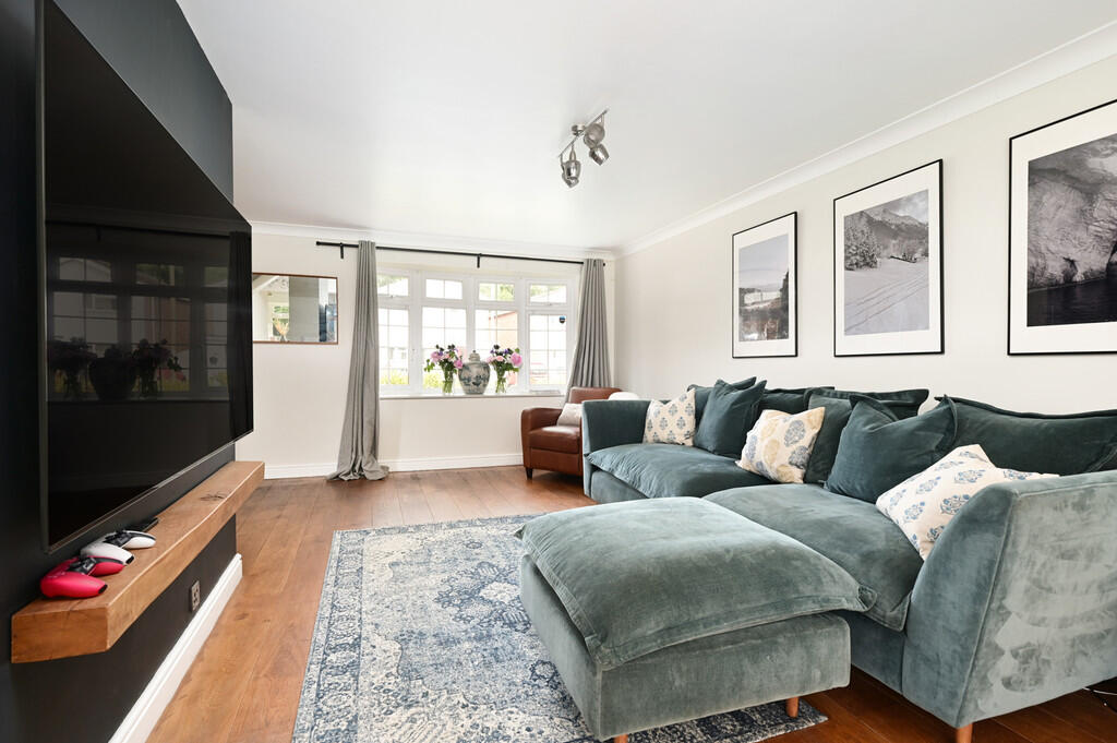 19 Globe Farm Lan...