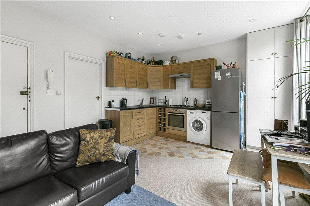 Lounge/Kitchen