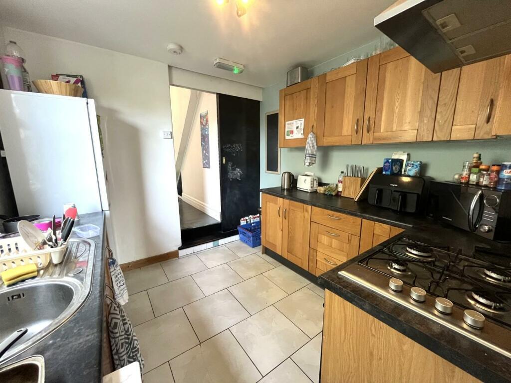 Kitchen 3.JPG