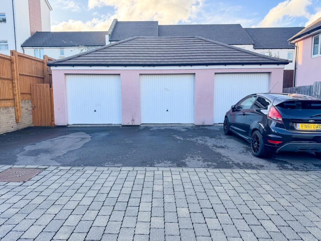 Garage/Parking