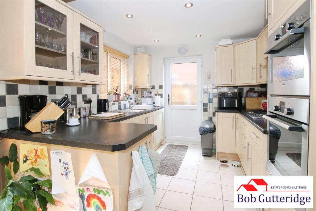OPEN PLAN FITTED KITCHEN / DINING ROOM